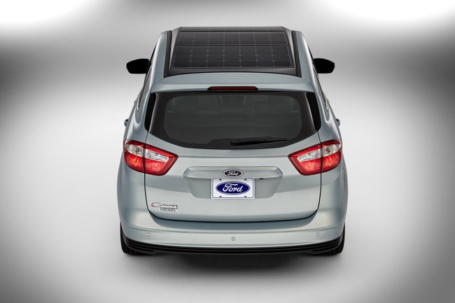 Ford giới thiệu xe hybrid sạc bằng năng lượng mặt trời 4